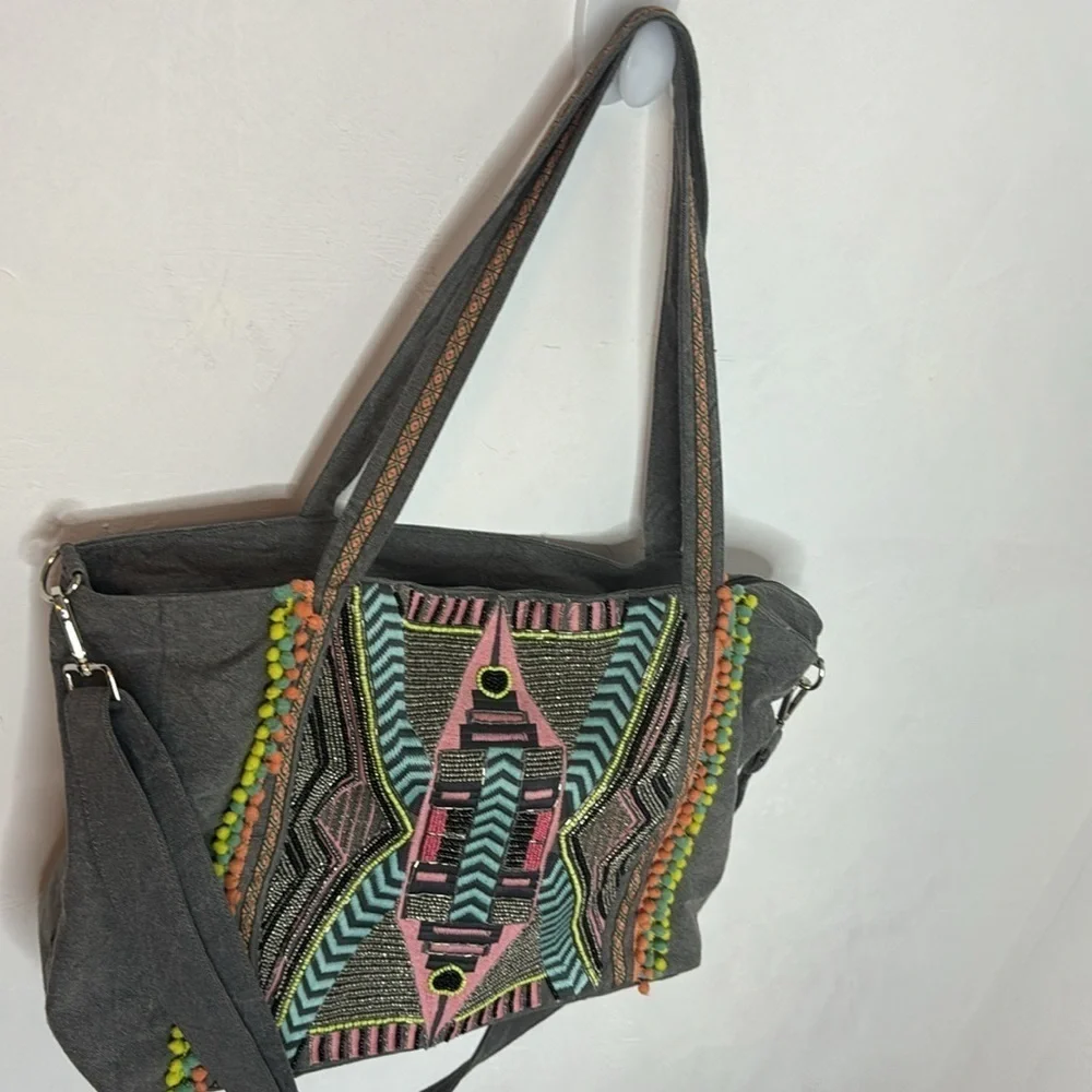 America & Beyond Gray Embroidered Overnight Bag TOT5513B - Picture 4 of 14